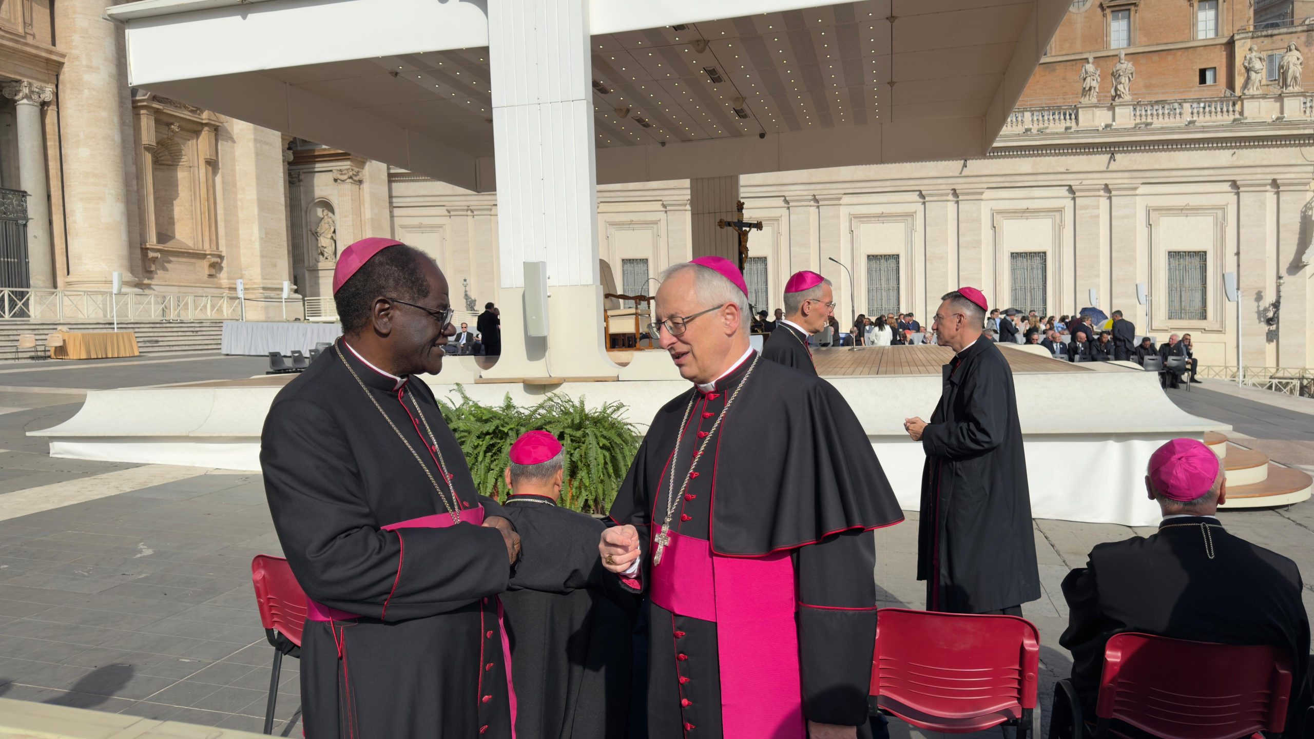 Audiencia-Papa-leon-XIV-con-mundo-educativo-2